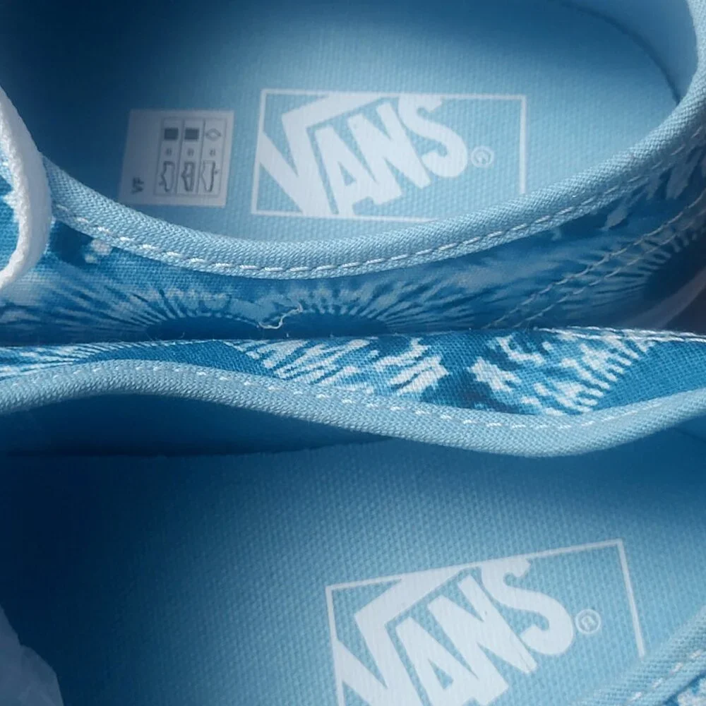 Vans ~ Tie Dye Hearts Limited Edition Sneakers ~ NWOT - Picture 4 of 7